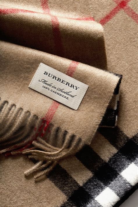 leichter burberry schal rot mit pferd|Der Burberry.